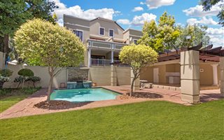 2 Bedroom Apartment in Saxonwold