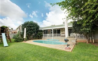 4 Bedroom House in Protea Valley