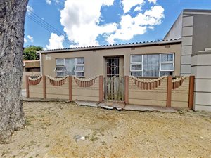 5 Bed House in Bonteheuwel