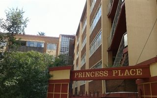 1 Bedroom Apartment in Parktown