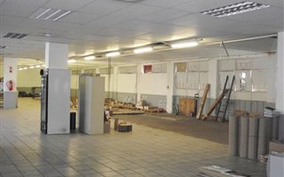 1750 m² Commercial space in Village Deep