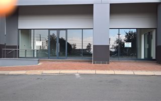 596 m² Retail Space in Greenstone Hill