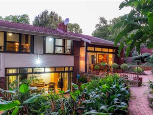 4 Bed House in Lynnwood Glen