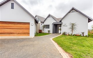 4 Bedroom House in Cotswold Downs Estate