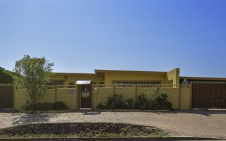 6 Bedroom House in Tableview