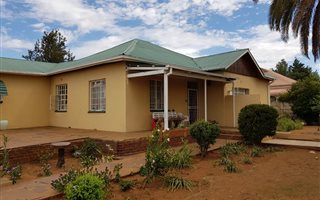 3 Bedroom House in Memorial Road Area