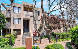 1 Bedroom Apartment in Parktown North