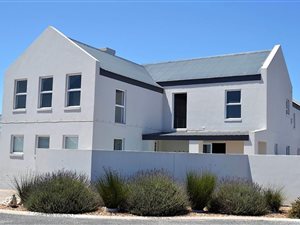 4 Bed House in Laguna Sands