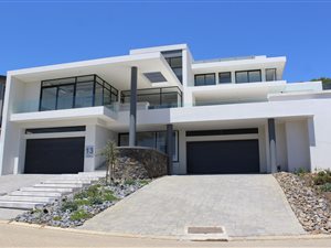 5 Bed House in Baronetcy Estate