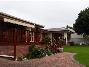 4 Bed House in Loerie Park