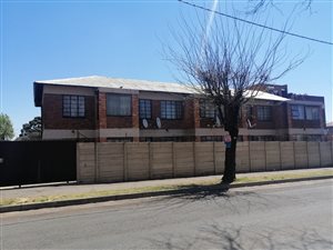 10 Bed Apartment in Turffontein