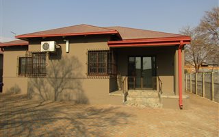 3 Bedroom House in Nigel Central