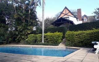 4 Bedroom House in Woodside