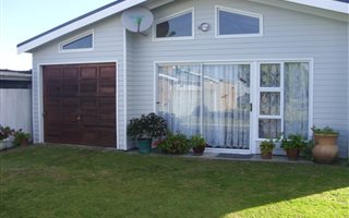 2 Bedroom House in Pearly Beach