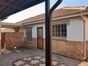 3 Bed Townhouse in Amberfield Manor