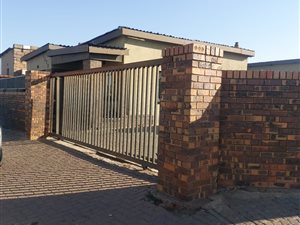 3 Bed House in Molapo