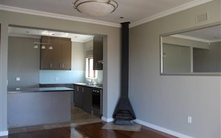 4 Bedroom House in Devils Peak Estate