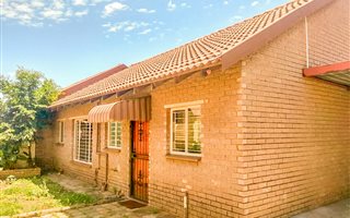 3 Bedroom Simplex in Sophiatown