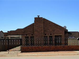 3 Bed House in Dobsonville