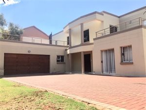 4 Bed House in Highveld