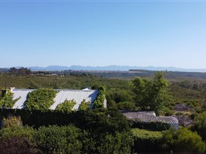 8.6 ha Farm in Roodefontein