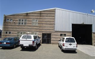 900 m² Industrial space in Pacaltsdorp