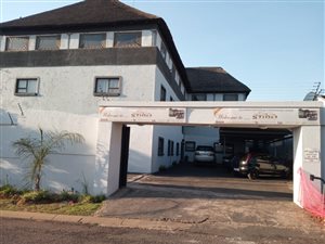 12 Bed House in Spruit View