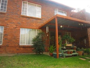 2 Bed Townhouse in Die Hoewes