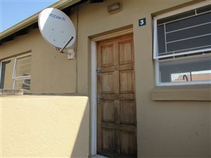 2 Bed Townhouse in Heuwelsig Estate