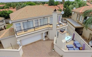 4 Bedroom House in Highveld