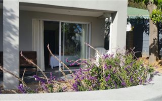 2 Bedroom Garden Cottage in Gordons Bay Central