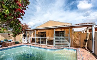 4 Bedroom House in Grassy Park
