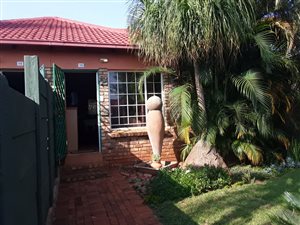2 Bed Townhouse in Doornpoort and surrounds