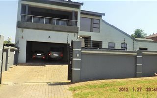 4 Bedroom House in Mayfield Park