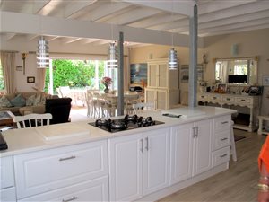 5 Bed House in Keurboomstrand