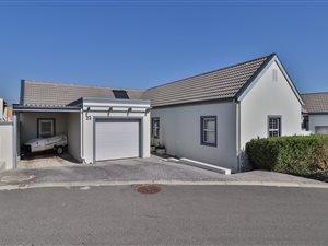 3 Bed House in Dennegeur