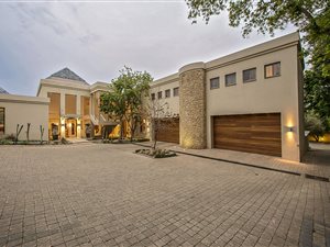 5 Bed House in Bryanston
