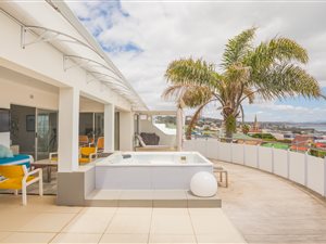 6 Bed House in Mossel Bay Central