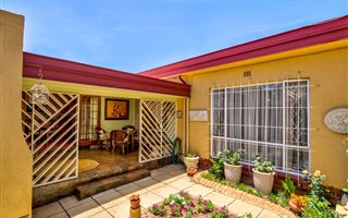 3 Bedroom Townhouse in Norkem Park