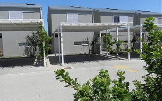 2 Bedroom House in Somerset Lakes