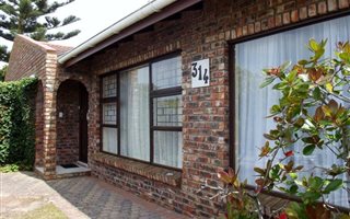 3 Bedroom House in Dana Bay