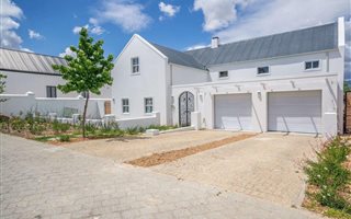 4 Bedroom House in Vlottenburg