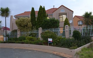 3 Bedroom Townhouse in Northcliff
