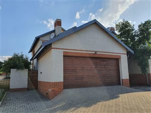 3 Bed Townhouse in Candlewoods Estate