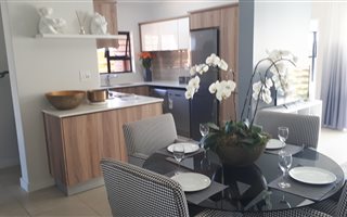 3 Bedroom Apartment in Linbro Park