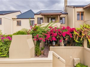 3 Bed House in Devonvale Golf & Wine Estate