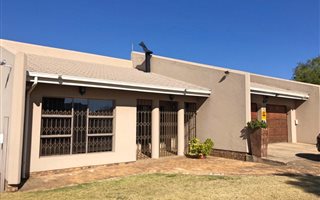 4 Bedroom House in Bergsig