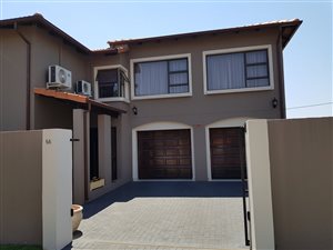 4 Bed House in Honeydew Ridge