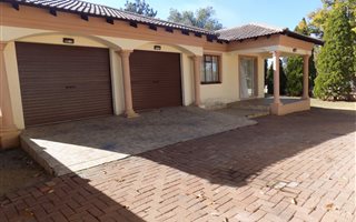 5 Bedroom House in Ncandu Park
