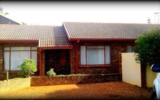 10 Bedroom House in Flora Park